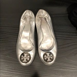 Tory Burch Silver Riva, Size 8